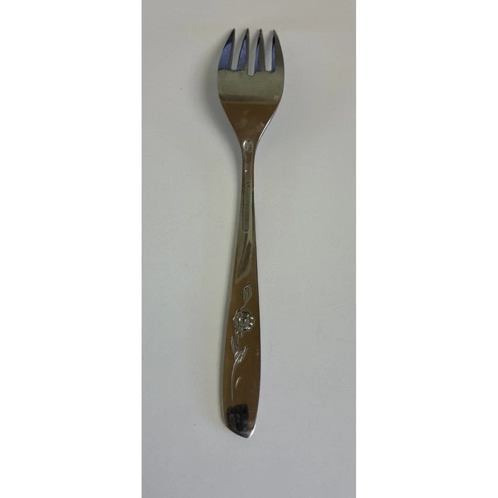 ONEIDA WM A ROGERS SWEET BRIAR ROSE  SALAD FORK GLOSSY‎ STAINLESS